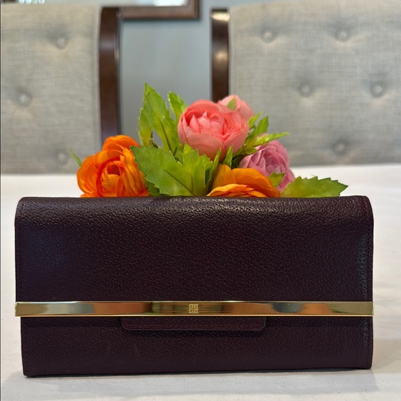 Authentic Givenchy Kisslock wallet - Picture 2 of 8